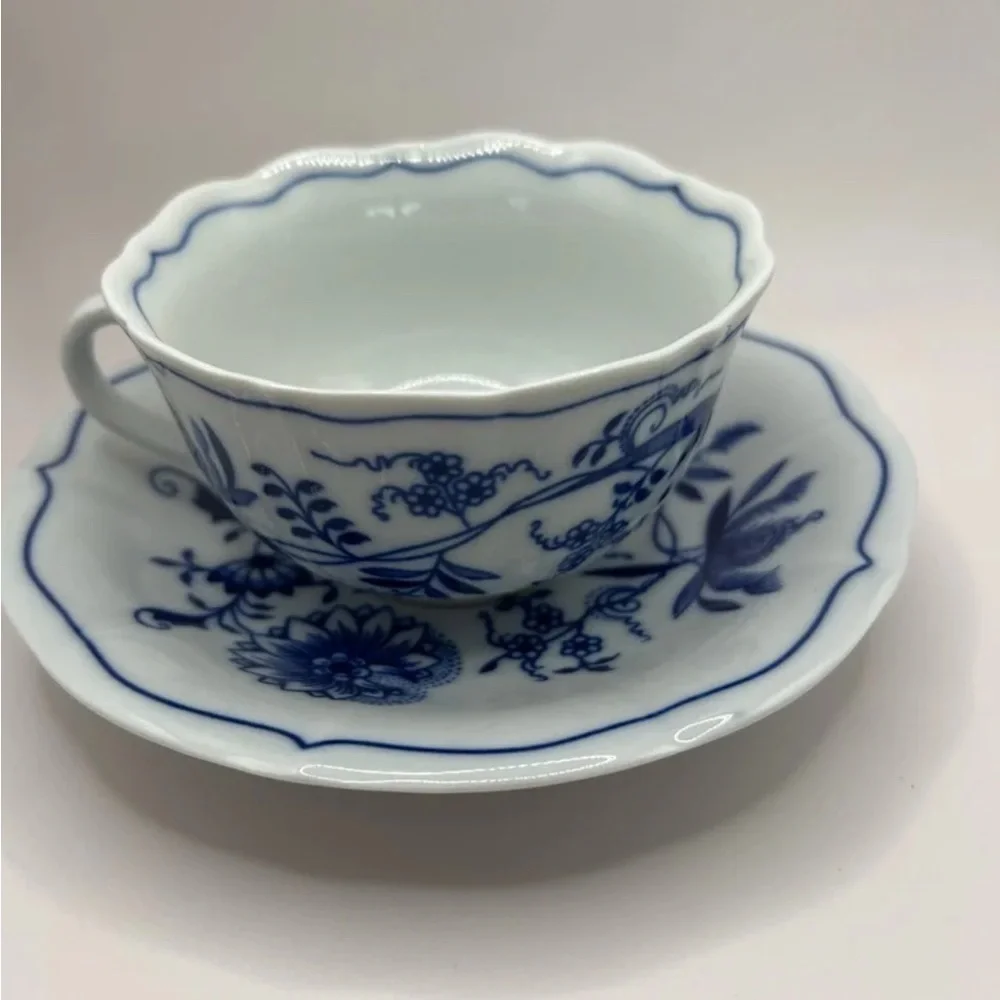 Zwiebelmuster Czech Blue & White Teacup and Saucer – Bohemia Porcelain – Vtg